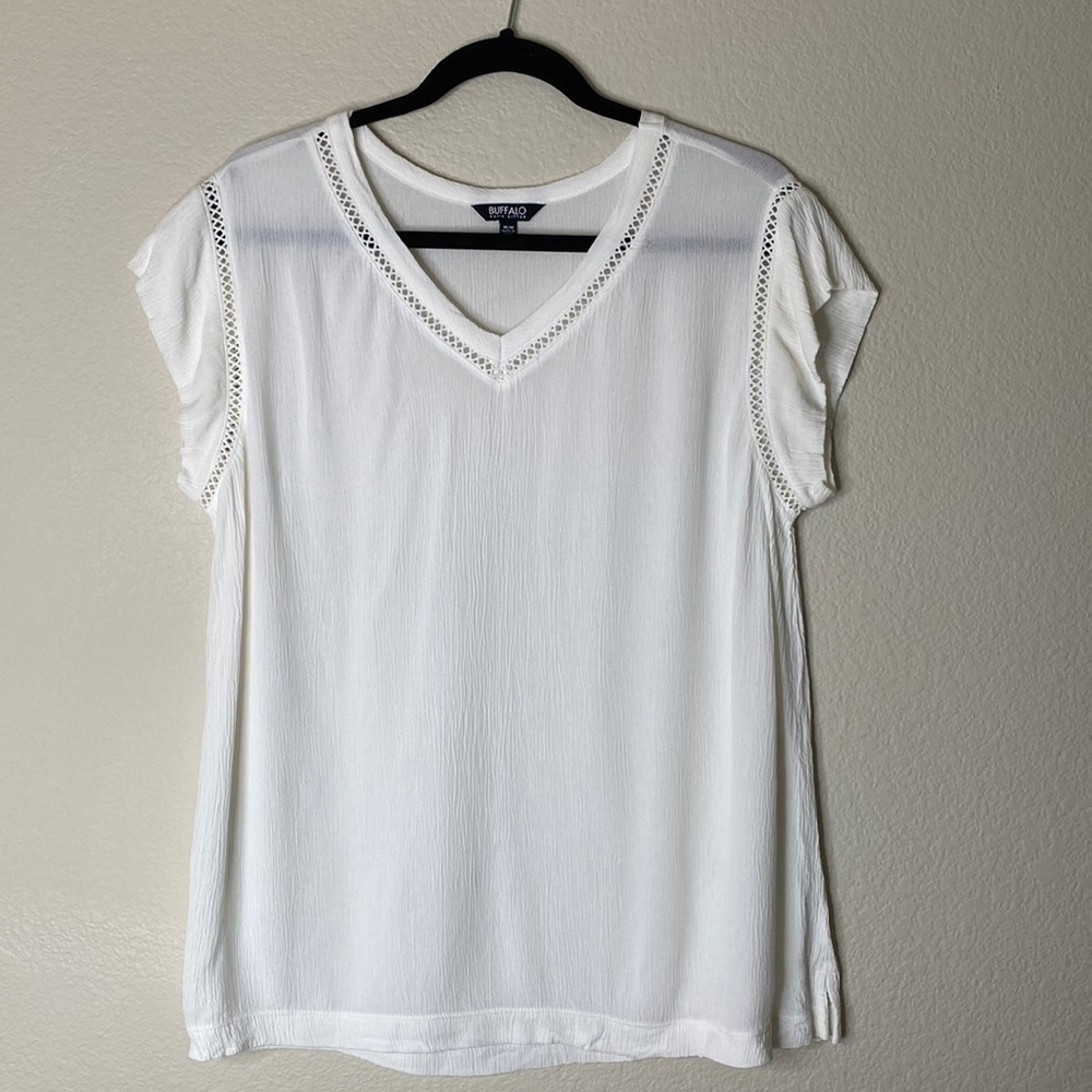 Buffalo David Bitton v-neck blouse top women’s medium white crepey lace cap